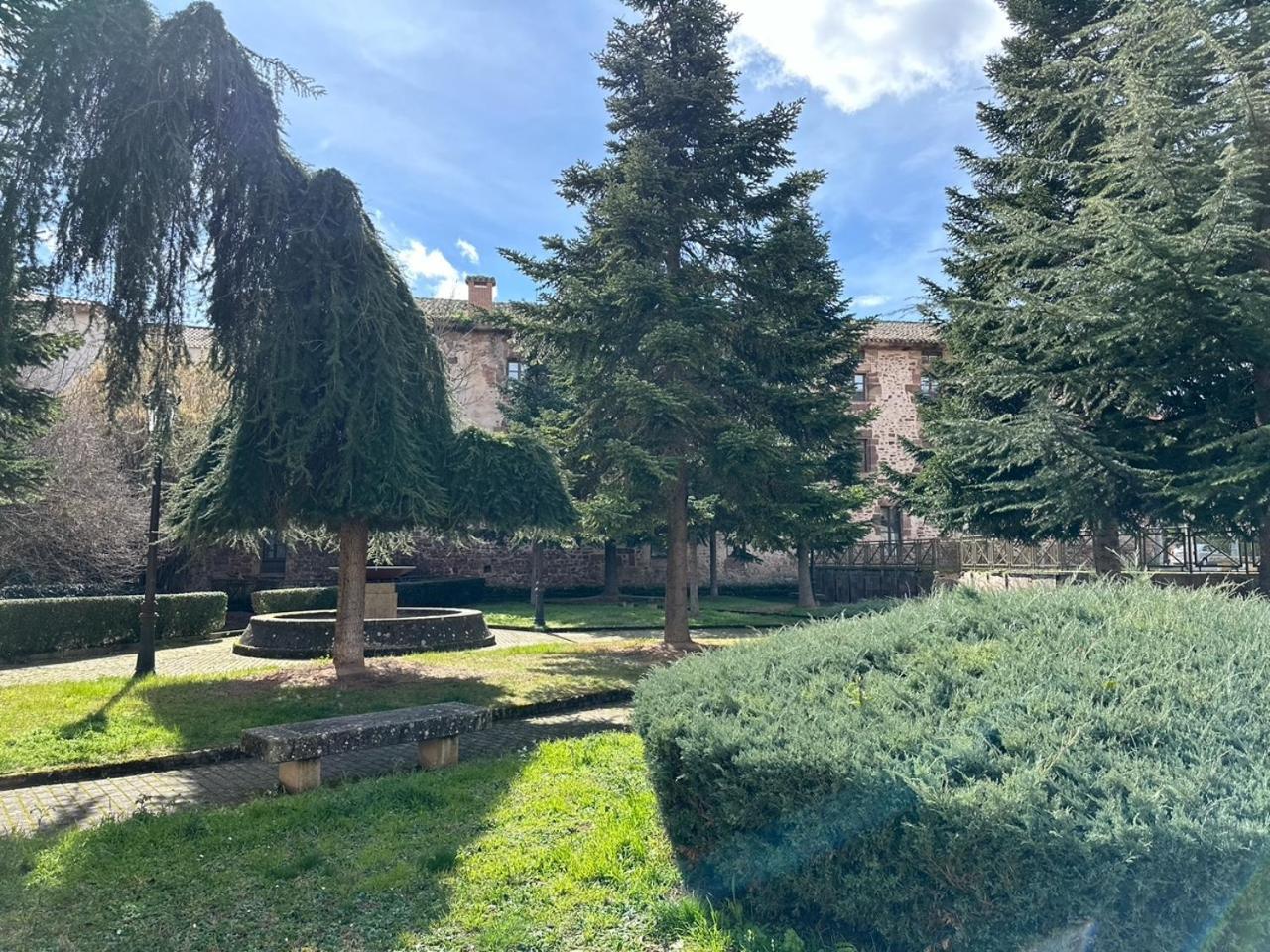 Hotel Y Albergue Real Fabrica De 仕格莱 外观 照片